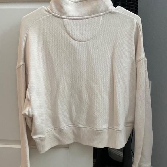 Extra Small Cream Collared American Eagle Top - Picture 3 of 3